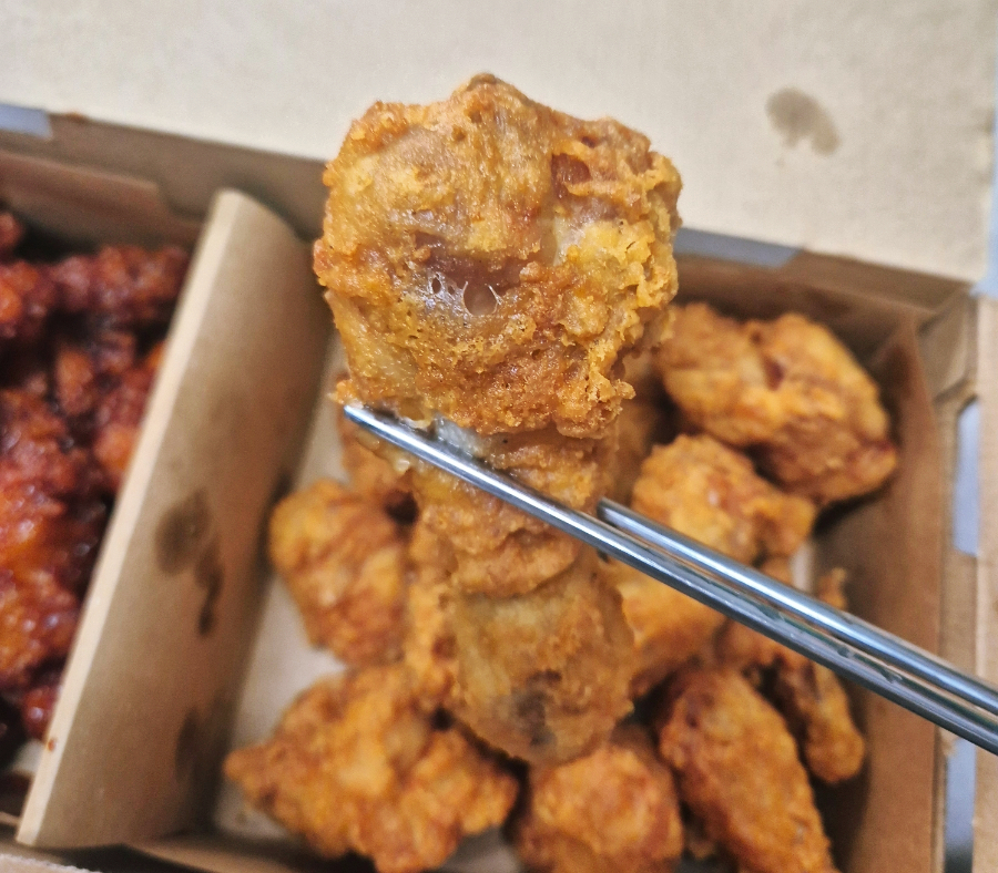교촌치킨 철산역점 사진 7