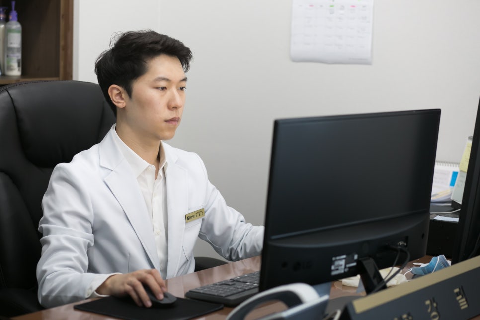 구래동치과 자연치아 발치 후 임플란트 적절한 시기와 조건