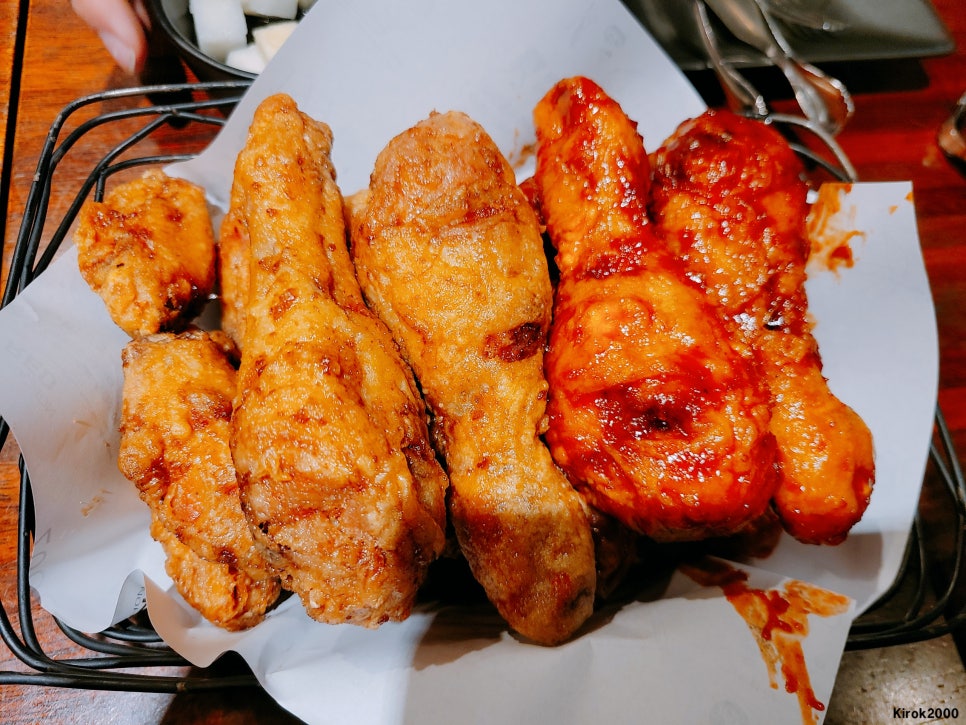 교촌치킨 수원역점 사진 4