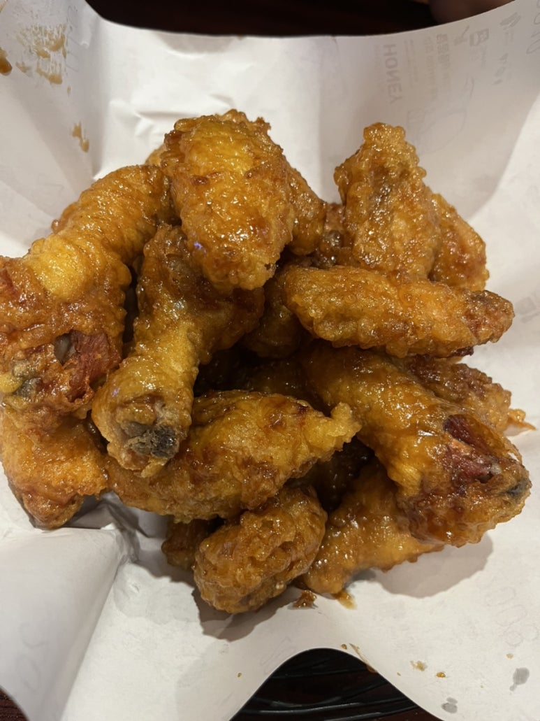 교촌치킨 철산역점 사진 6