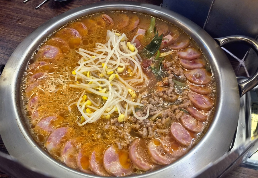 부대찌개대사관 시청점 사진 3