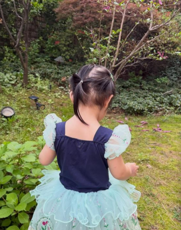 이민정 딸 서이 백일사진 공개 귀엽게 잘 나왔다 고슴도치맘 지금 다시 보는 사람들이 많다.! 이미지 4