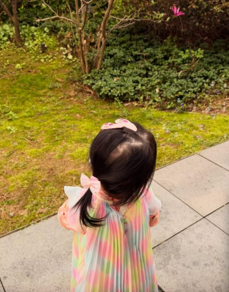 이민정 딸 서이 백일사진 공개 귀엽게 잘 나왔다 고슴도치맘 지금 다시 보는 사람들이 많다.! 이미지 2