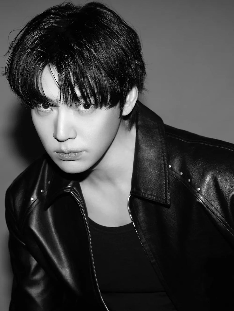 화보 및 방송 활동 속 안재현의 모습