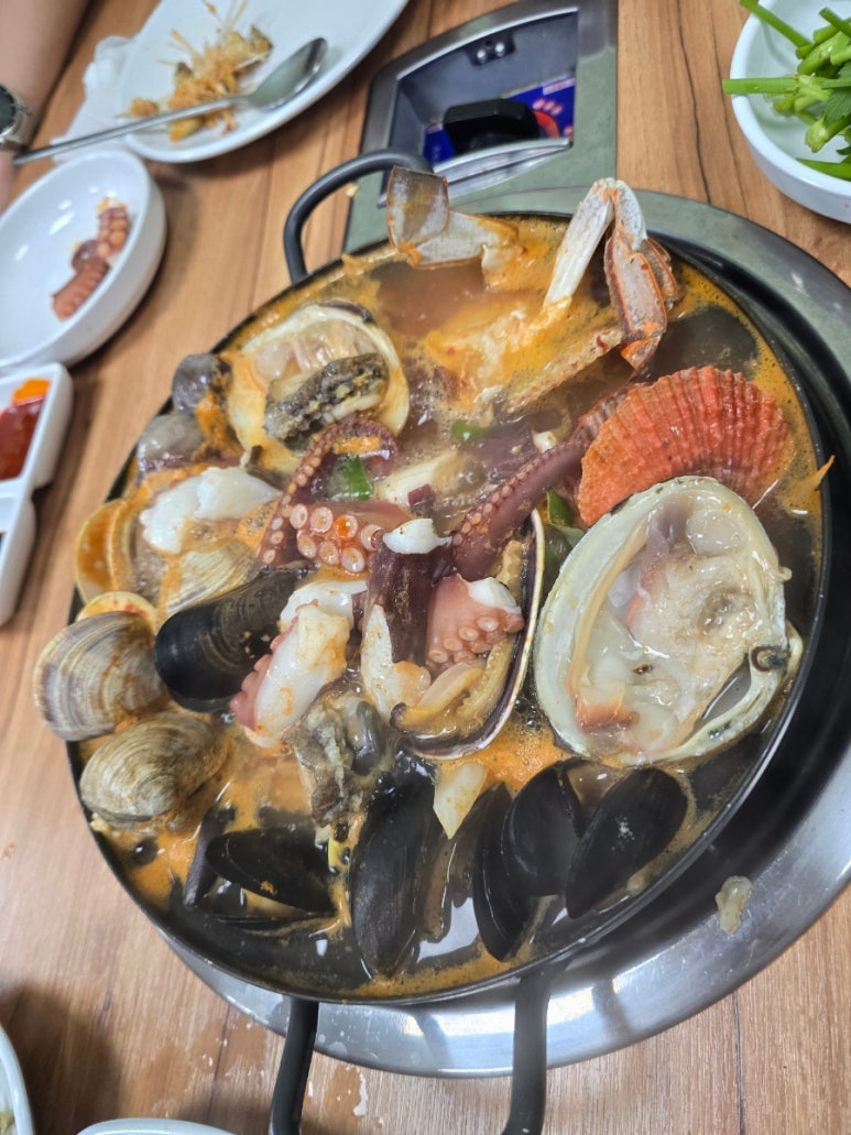여수 시청 맛집 용궁해물탕 | 살아있는 해산물이 한가득, 국물 한 숟갈에 반한 여수 로컬 맛집 : 네이버 블로그