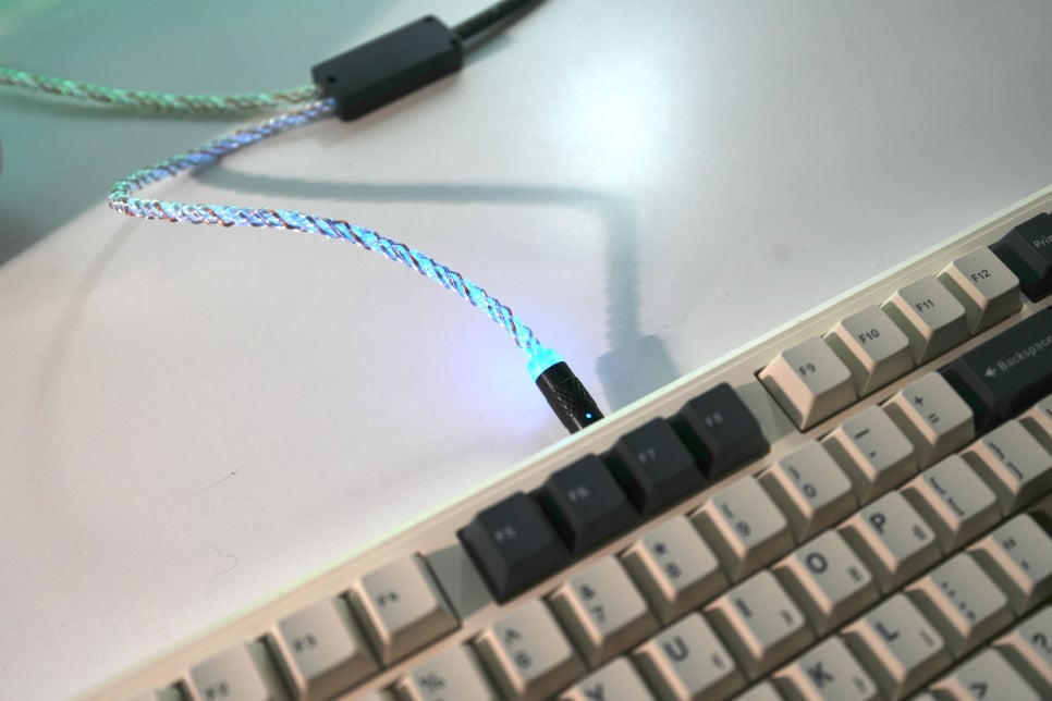 RGB 듀얼 USB-C 케이블 추천, 에포메이커 8K RGB 케이블로 키보드·마우스 연결
