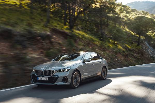 2026 아우디 A6 vs BMW 540i, 수입 세단 선택은 승차감과 6기통에서 갈립니다