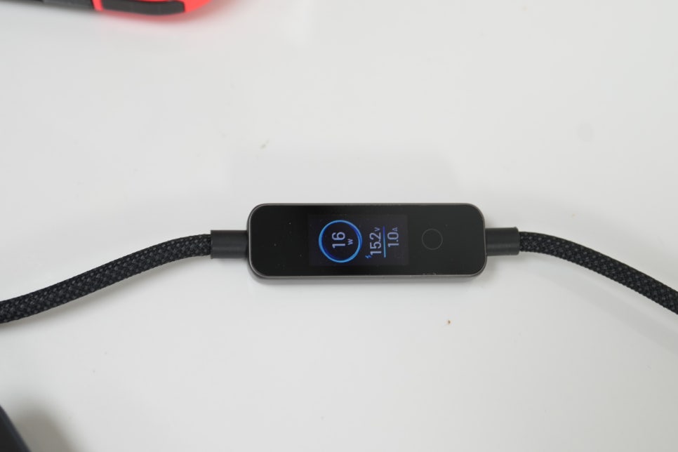 언리시 240W USB-C 고속 케이블 추천, TFT 화면으로 맥북프로 충전 상태까지 확인