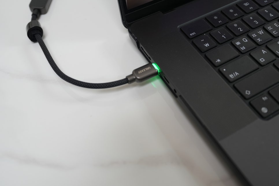 언리시 240W USB-C 고속 케이블 추천, TFT 화면으로 맥북프로 충전 상태까지 확인