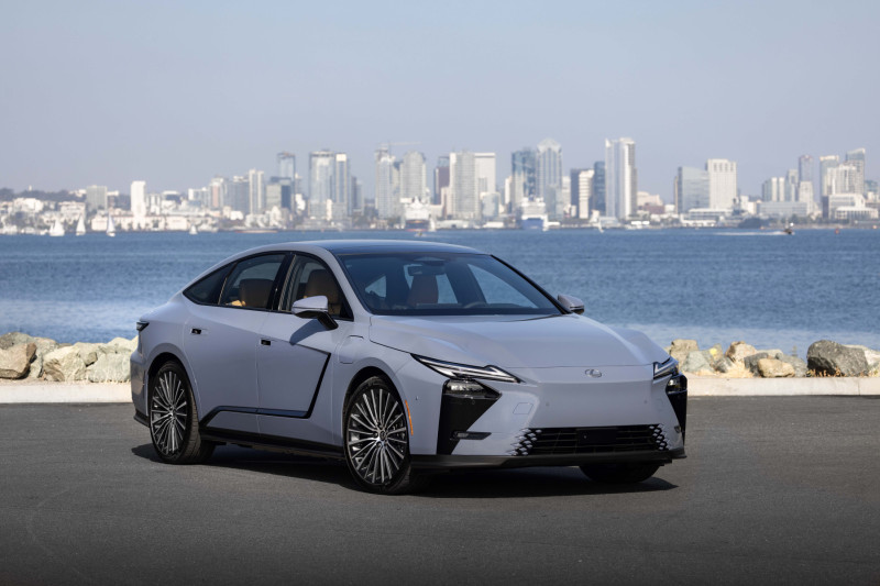 렉서스 ES350e 전기 세단, 하이브리드 ES와 다르게 봐야 할 선택 포인트