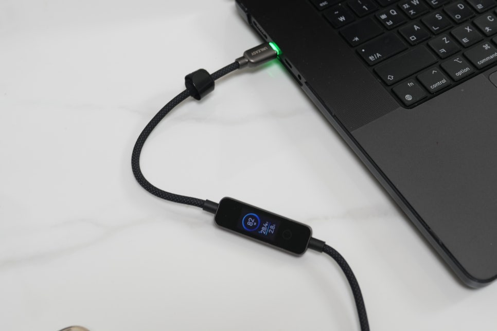언리시 240W USB-C 고속 케이블 추천, TFT 화면으로 맥북프로 충전 상태까지 확인