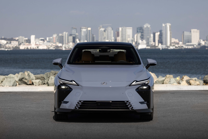 렉서스 ES350e 전기 세단, 하이브리드 ES와 다르게 봐야 할 선택 포인트