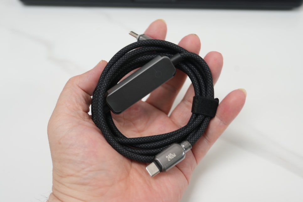 언리시 240W USB-C 고속 케이블 추천, TFT 화면으로 맥북프로 충전 상태까지 확인