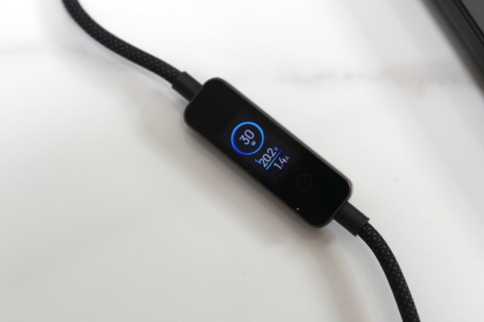 언리시 240W USB-C 고속 케이블 추천, TFT 화면으로 맥북프로 충전 상태까지 확인