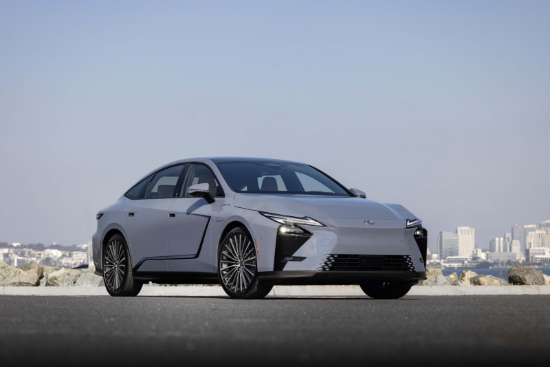 렉서스 ES350e 전기 세단, 하이브리드 ES와 다르게 봐야 할 선택 포인트