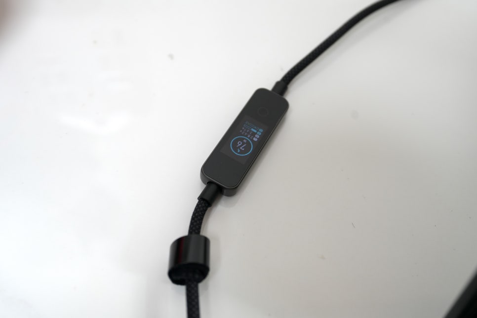 언리시 240W USB-C 고속 케이블 추천, TFT 화면으로 맥북프로 충전 상태까지 확인