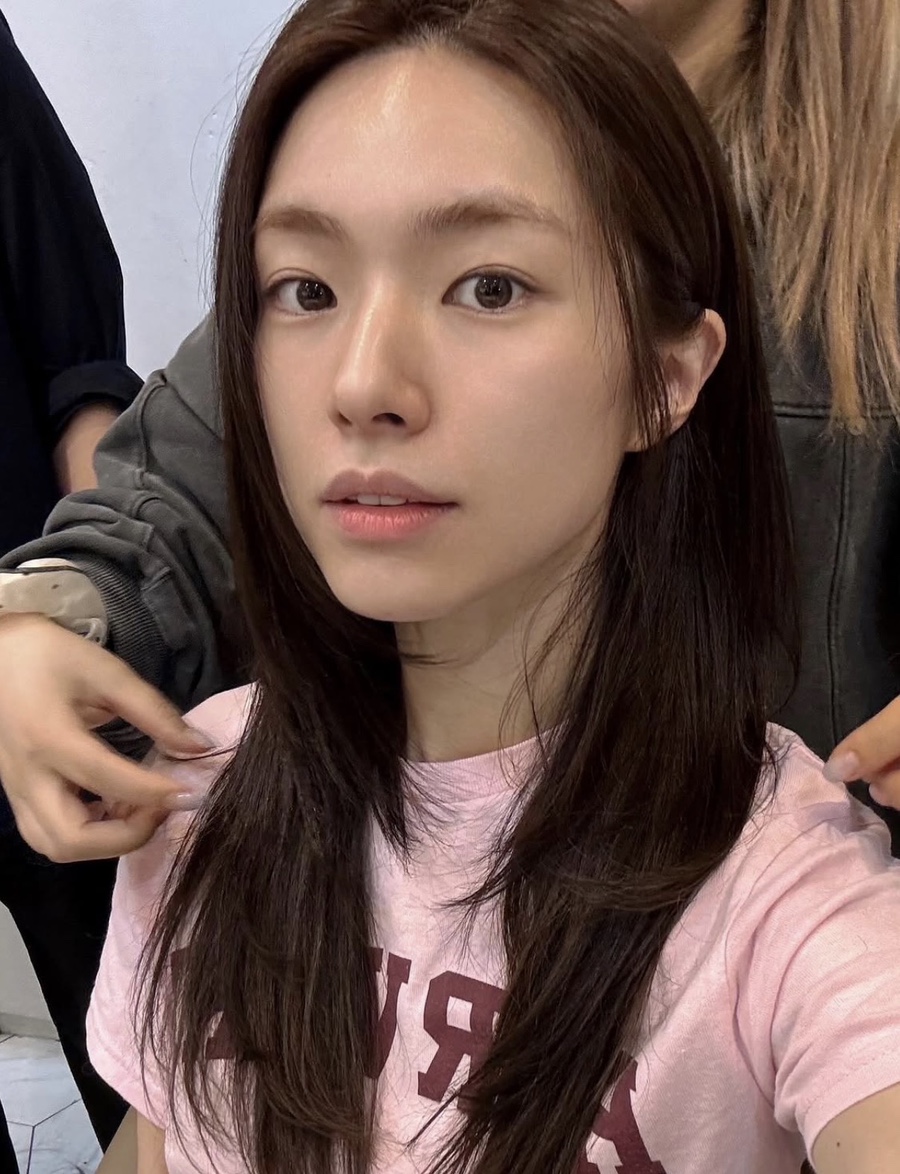 4대째 의사 집안 자랑했는데.. 친일 논란으로 독이 된 하영 청순한 연예인 가디건 패션 처음과 다르게 이미지 2