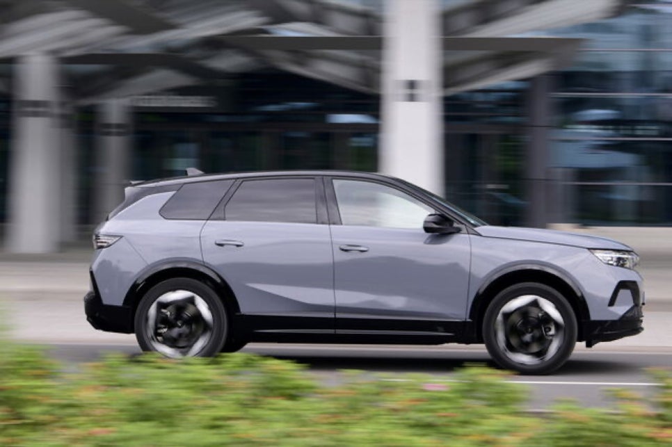 오펠 그랜드랜드 Electric AWD, 사륜구동과 견인까지 보는 전기 SUV 선택 포인트