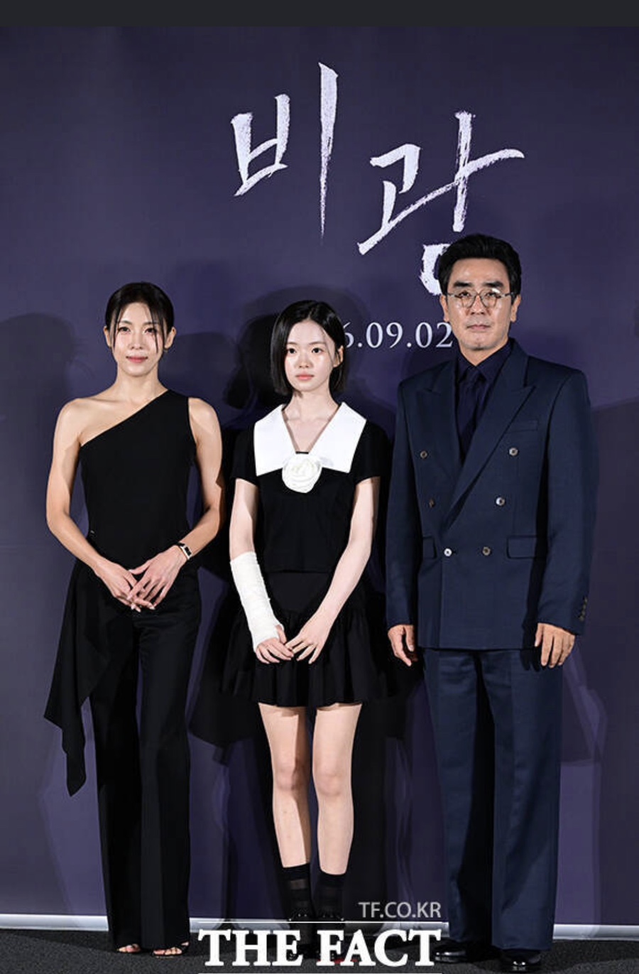 30살 차이가 무색했다.. 10대 보다 어려보였던 49세 연예인 셋업 패션 최근 분위기가 확 바뀌었다 이미지 5