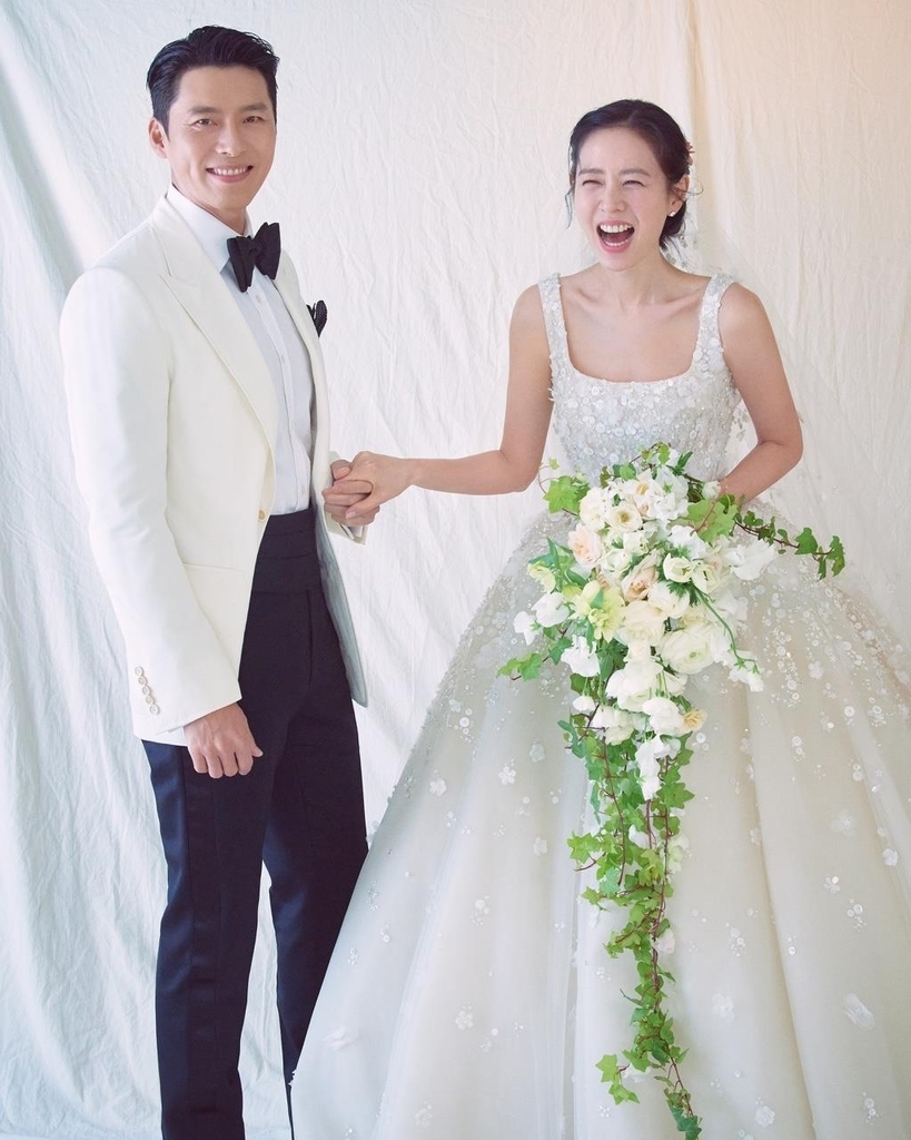 신민아♥김우빈 손예진♥현빈의 하반기 출사표...톱스타 커플 제대로 붙었다 과거 관계까지 다시 주목받는다 이미지 1