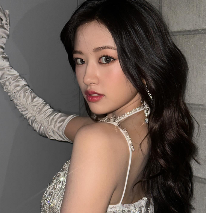안경 하나 벗었을 뿐인데 성형설까지 생긴 연예인 최근 분위기가 확 바뀌었다 이미지 5