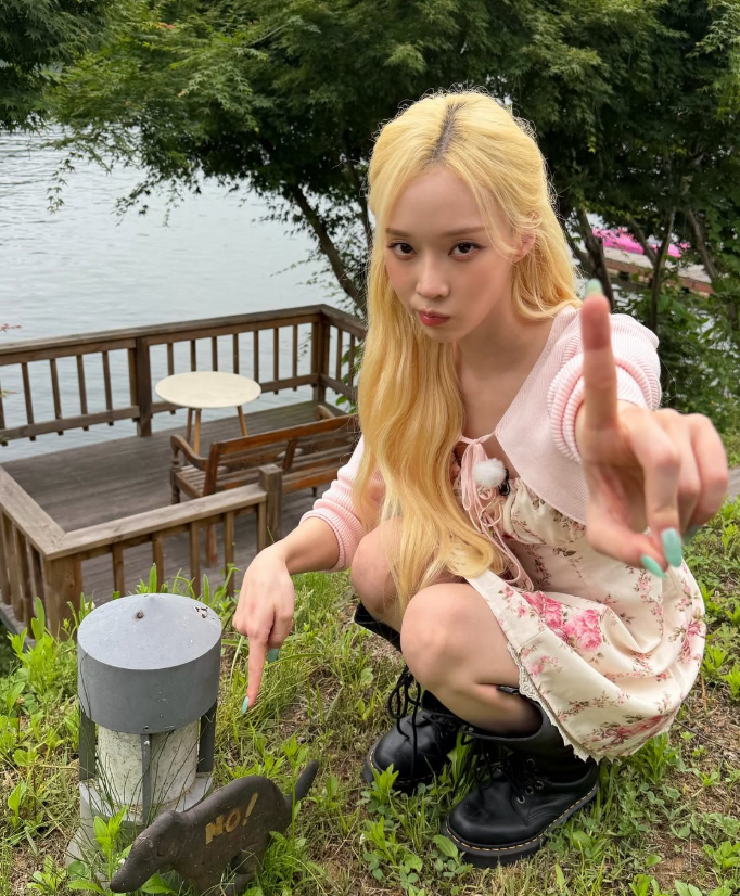문가영 원희 윈터까지 입었다 요즘 셀럽들이 꽂힌 가디건 근황 하나로 분위기 바뀌었다 이미지 5