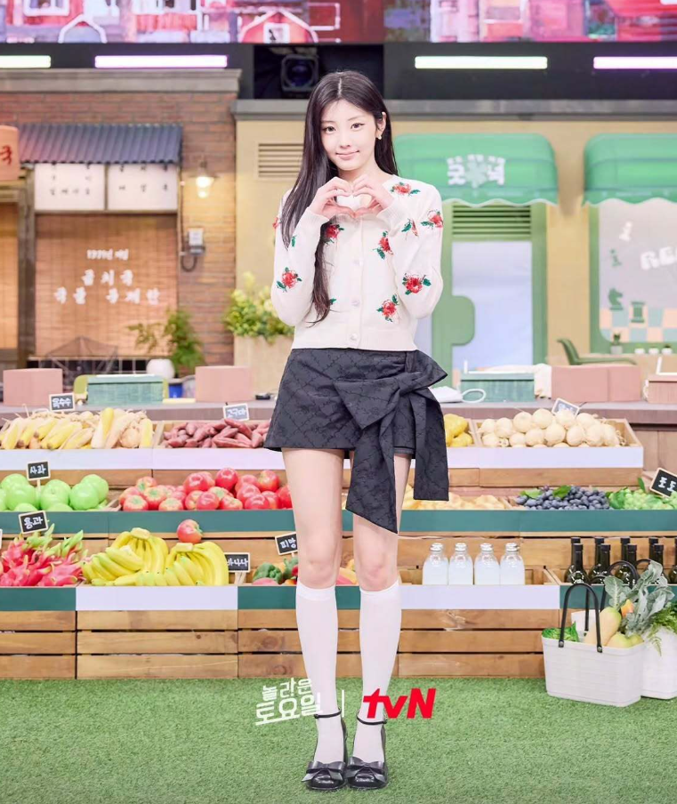 문가영 원희 윈터까지 입었다 요즘 셀럽들이 꽂힌 가디건 근황 하나로 분위기 바뀌었다 이미지 6