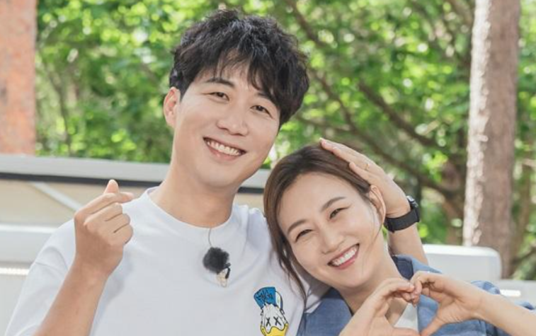 도경완 장윤정이 사준 초고가 시계 자랑 손에 가짜 손톱까지 다는 이유 지금 더 주목받는 이유는? 이미지 4