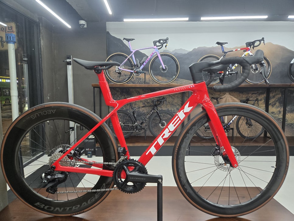 트렉 마돈 SLR 7 바이퍼 레드 프로젝트원 카본 로드자전거 입고! : 네이버 블로그