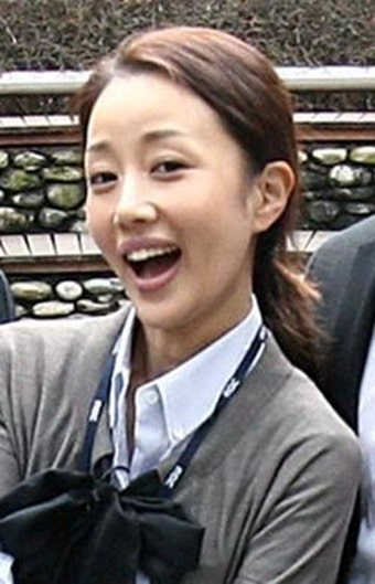 90년대 일본에서도 인기였는데 아들 학폭 논란으로 연예계 떠난 여배우의 현재 왜 또다시 말이 나오는 걸까 이미지 3