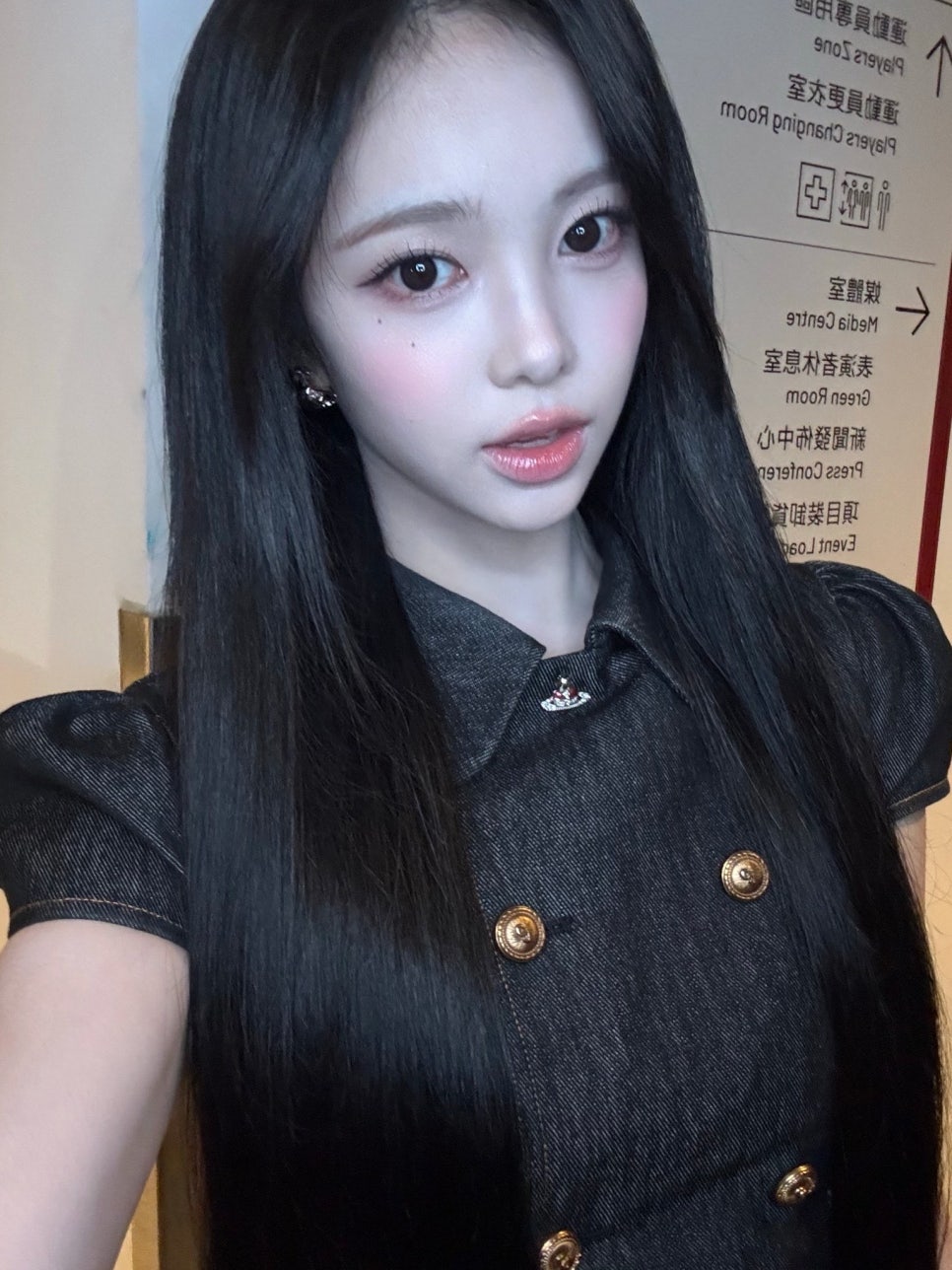 10만 원대 지그재그 데님 셋업을 완벽히 소화하는 하츠투하츠 이안 요즘 다시 관심이 커진 이유 이미지 4