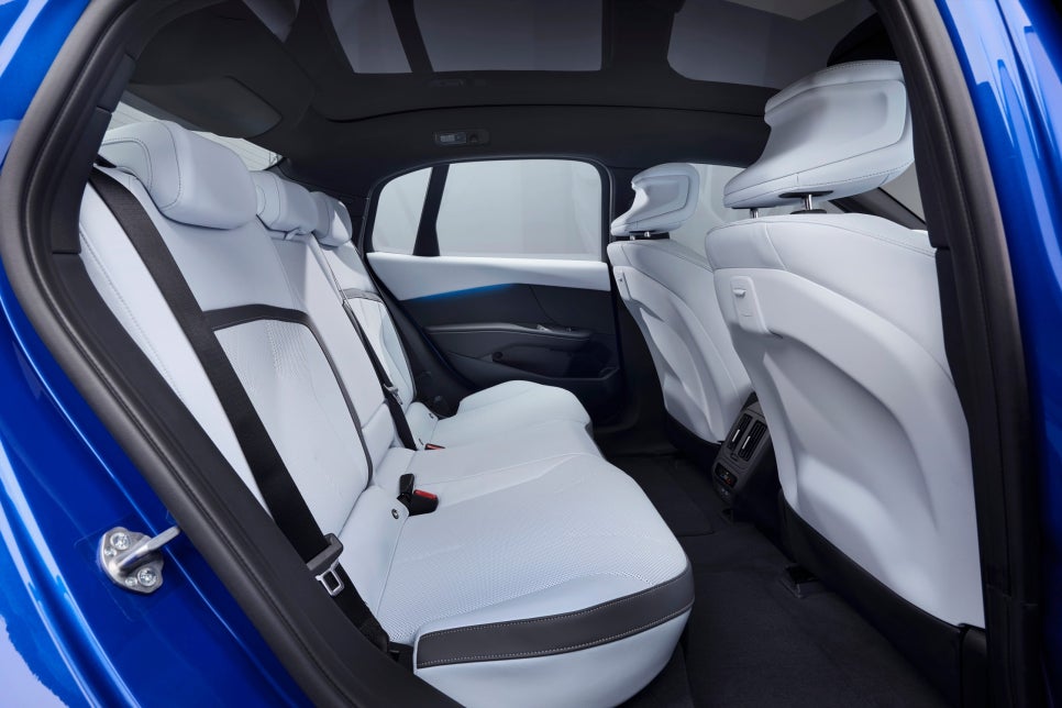신형 BMW i3 양산 시작, 900km 전기차가 된 3시리즈