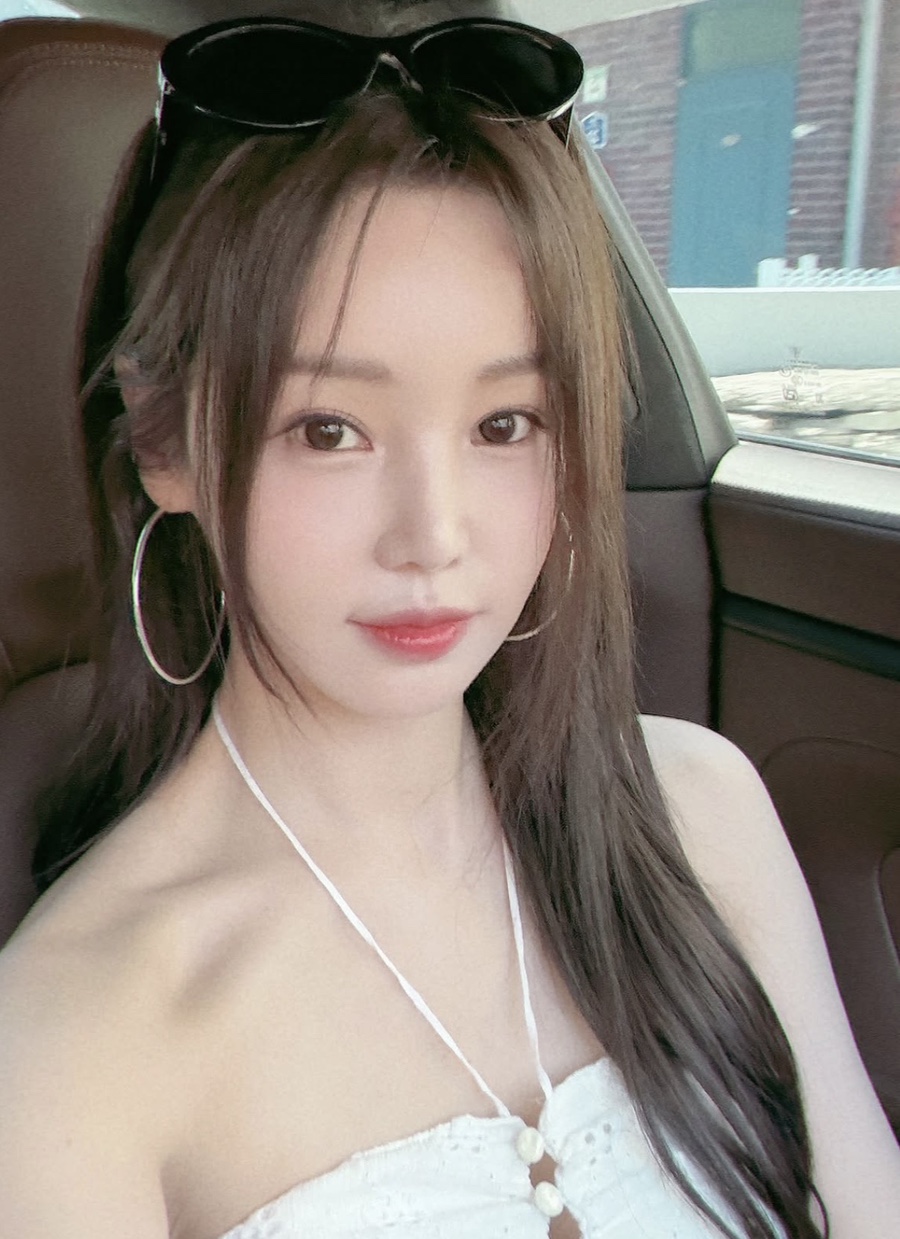 장원영보다 예쁘다고 난리 난 43세 연예인 힙한 스트릿 패션 요즘 들어 반응이 커지고 있다 이미지 3