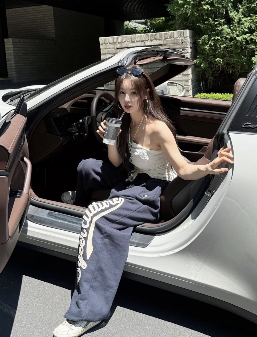 장원영보다 예쁘다고 난리 난 43세 연예인 힙한 스트릿 패션 요즘 들어 반응이 커지고 있다 이미지 4