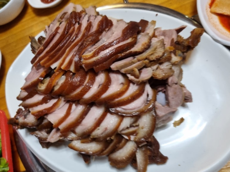 황토밭왕족발감자탕 직영점 사진 2