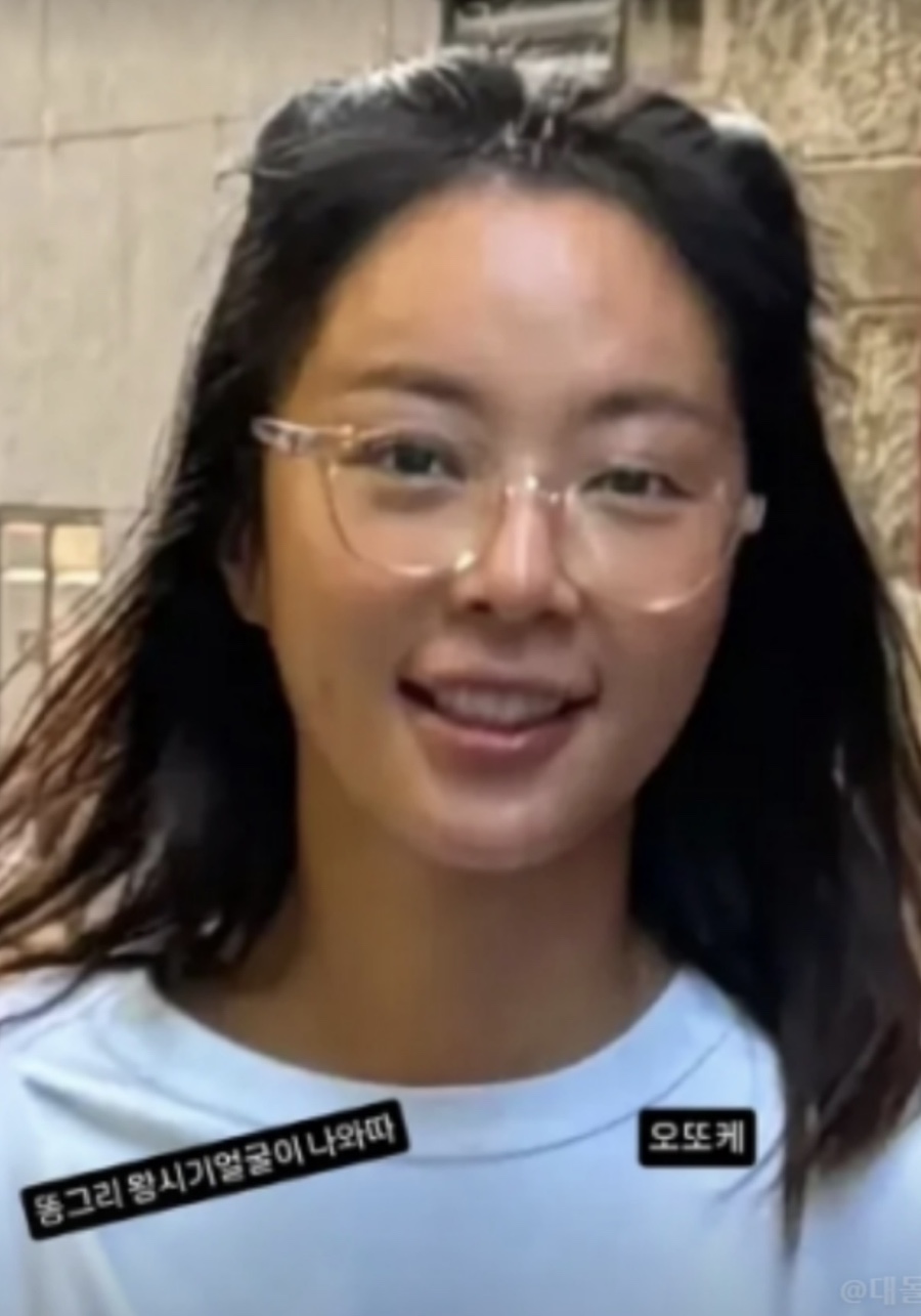 얼굴 망가졌다더니 이번엔 노브라 논란.. 팬들 걱정시키는 연예인 패션 왜 또다시 말이 나오는 걸까 이미지 2