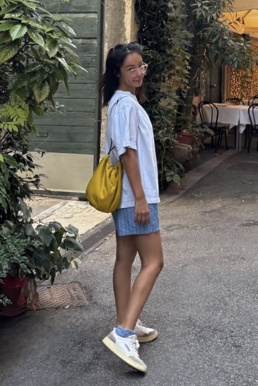 얼굴 망가졌다더니 이번엔 노브라 논란.. 팬들 걱정시키는 연예인 패션 왜 또다시 말이 나오는 걸까 이미지 6