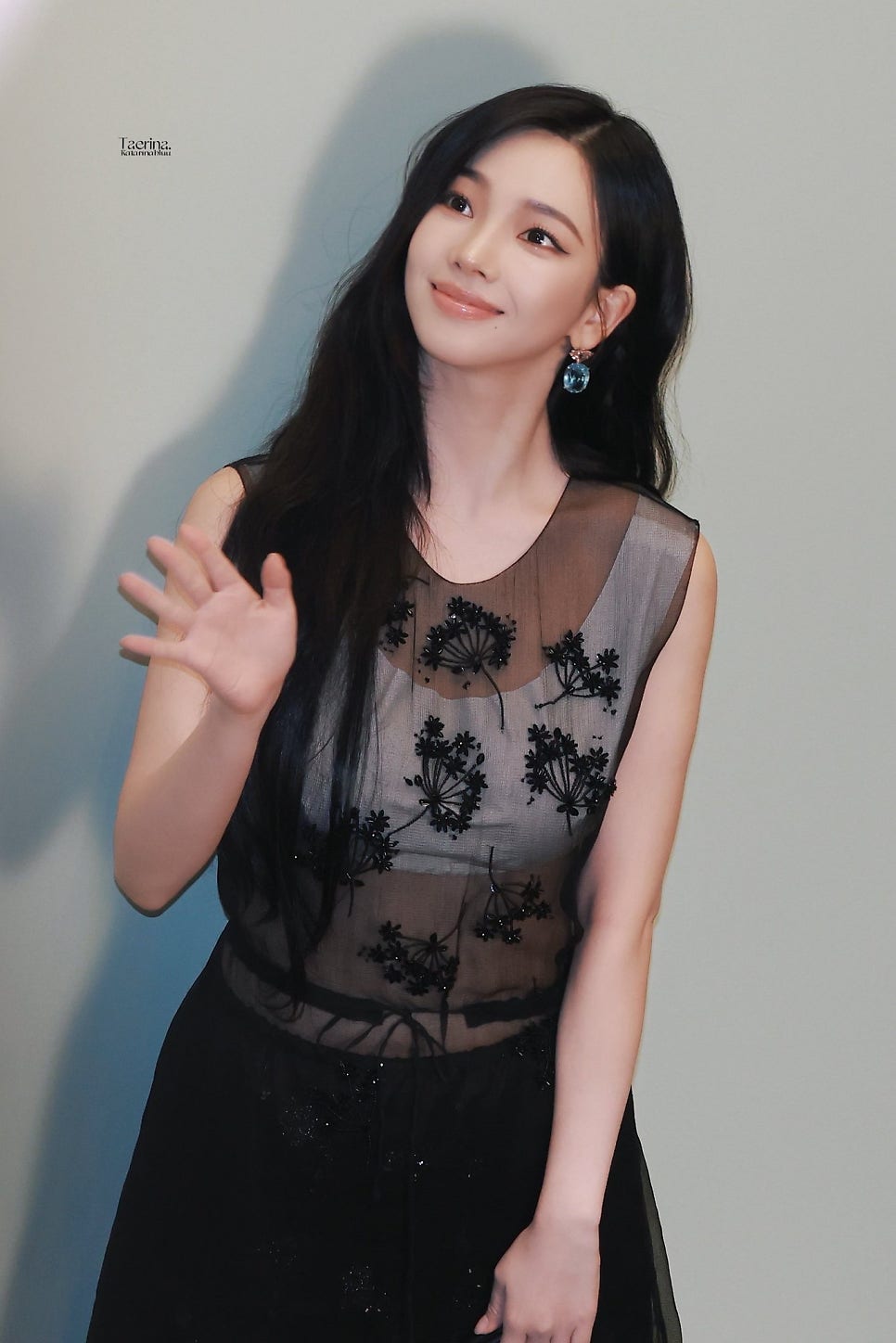 싱가포르 프라다 행사에서 요조숙녀 같은 카리나 지금 더 주목받는 이유는? 이미지 3