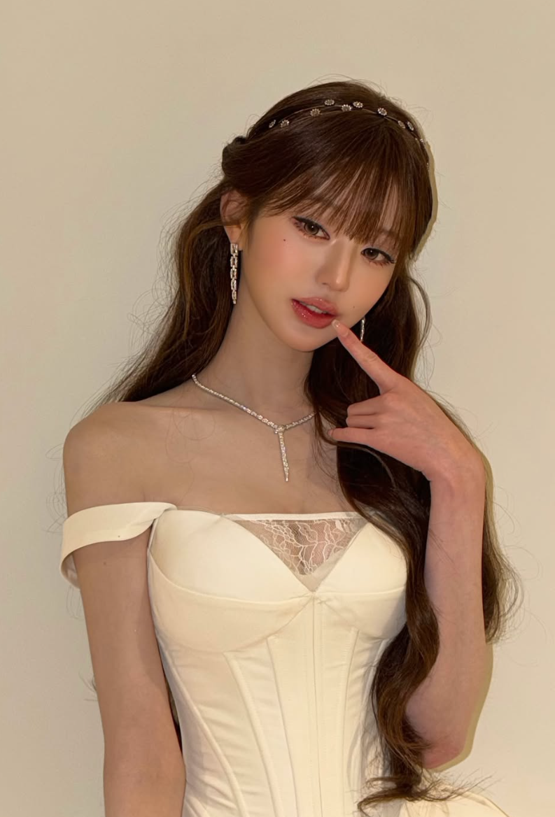 장원영이 노출 드레스를 지금 다시 보는 사람들이 많다.! 이미지 4