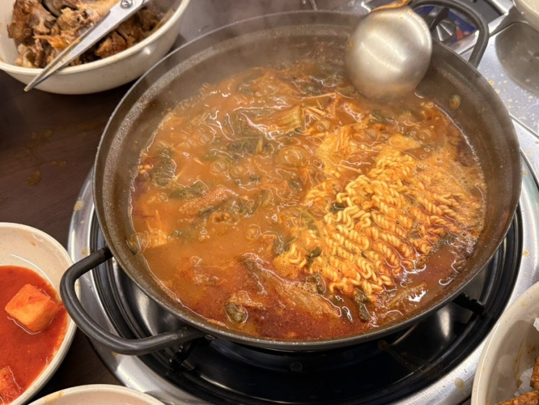 서부청기와감자탕 서울대입구역점 사진 4