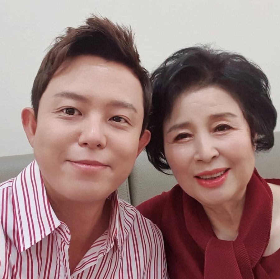 3개월 전 미우새 나왔던 토니안 엄마 갑자기 별세설.. 무슨 일 지금 보니 느낌이 완전히 다르다~! 이미지 1