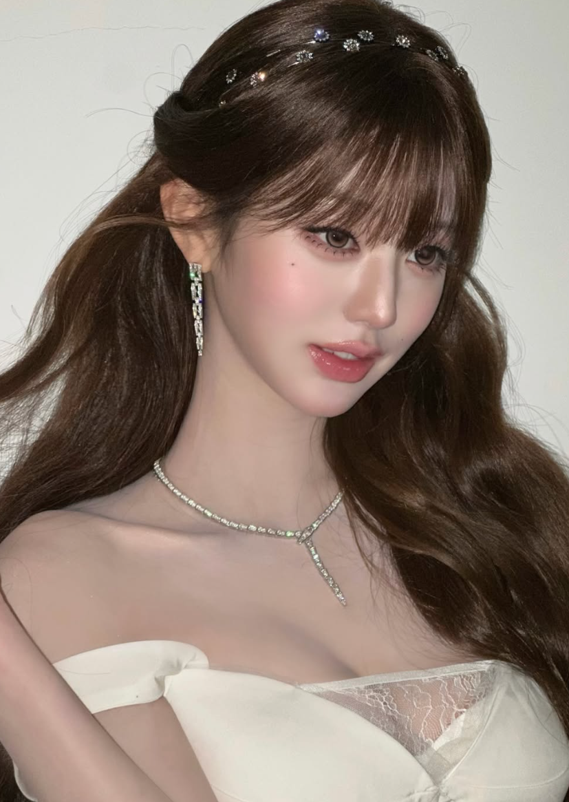 장원영이 노출 드레스를 지금 다시 보는 사람들이 많다.! 이미지 6