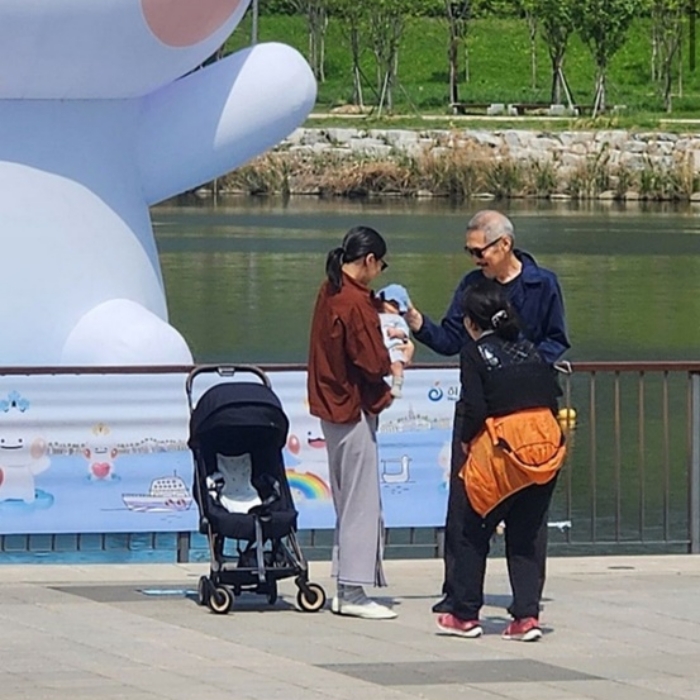김민희 홍상수 재산 한 푼도 상속받지 못하는 이유 왜 요즘 더 눈길이 가는 걸까 이미지 4