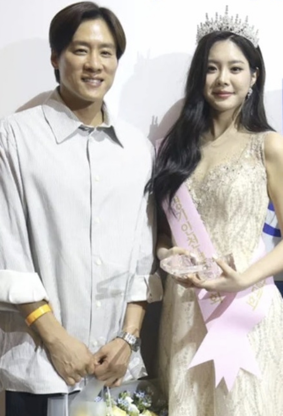 미스 성형 진으로 당선된건가.. 아빠 빽 논란인 우지원 딸 우서윤 미스코리아 패션 처음과 다르게 번졌다 이미지 3