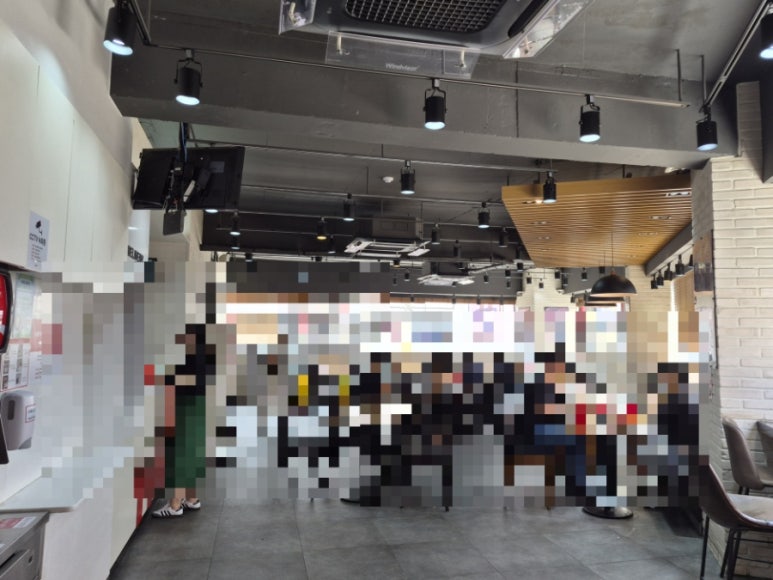 KFC 수원역광장점 대표 사진