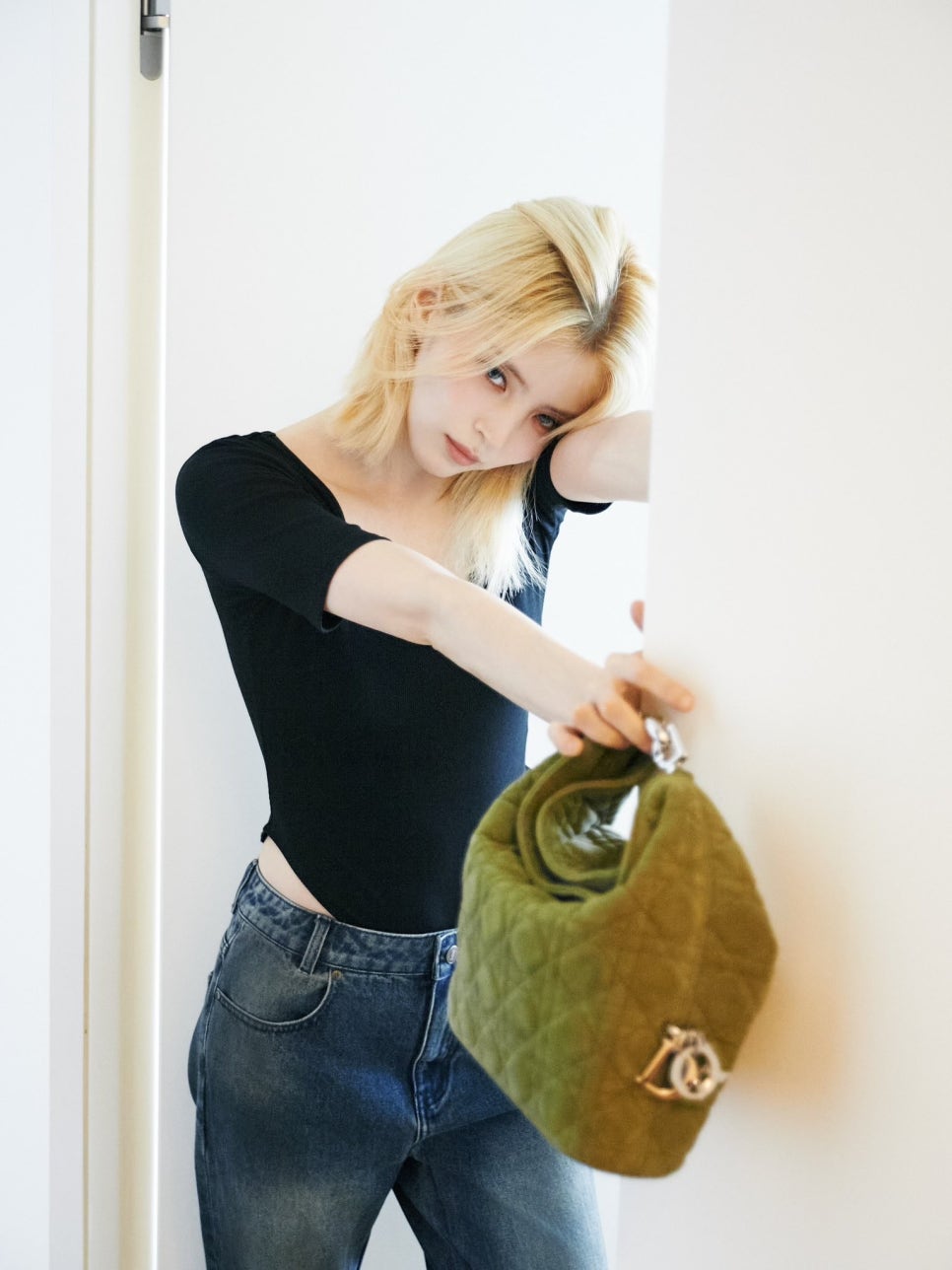 바디수트 입은 금발의 한소희 요즘 들어 반응이 커지고 있다 이미지 4