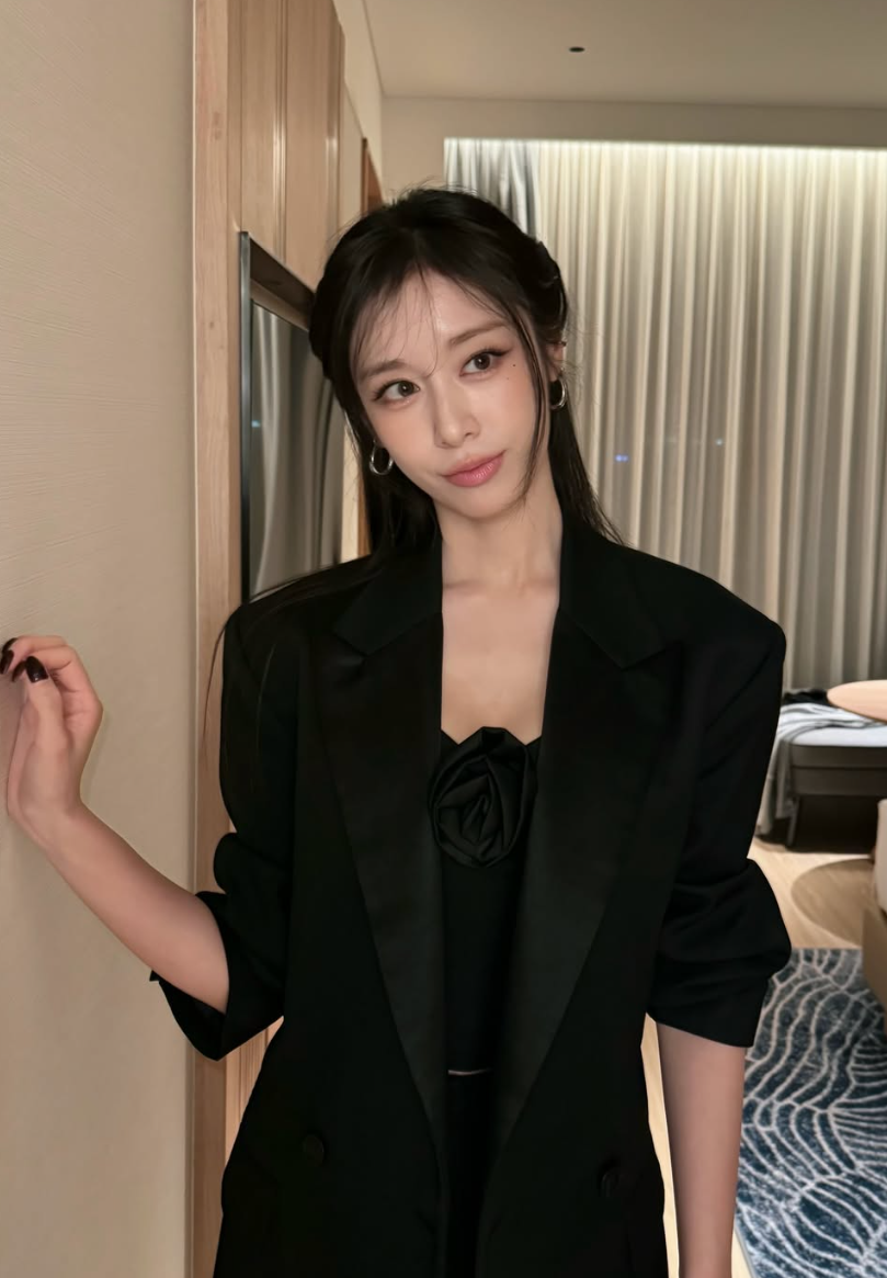 지연 올블랙 패션 근황 하나로 분위기 바뀌었다 이미지 4
