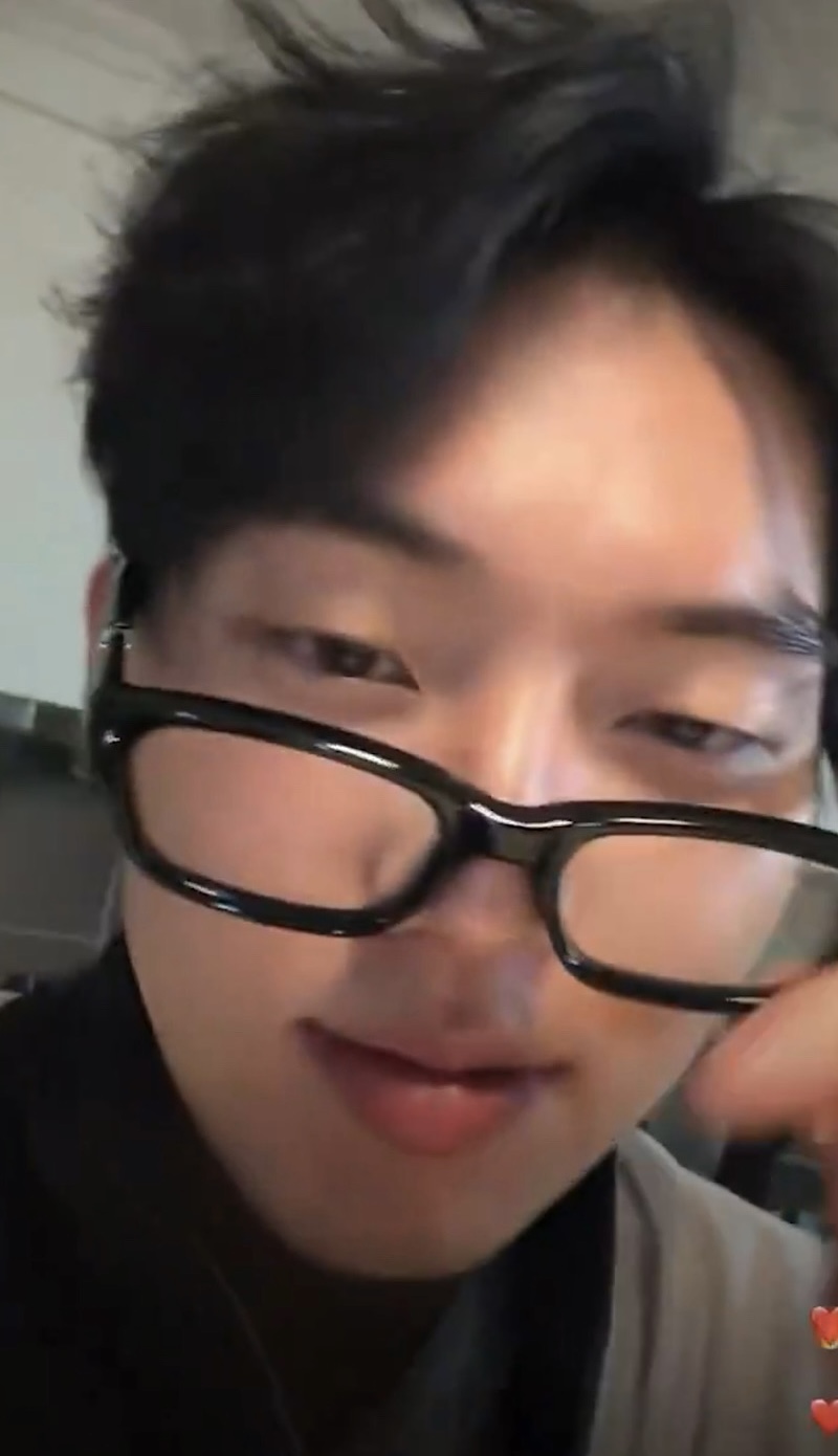 정신 차렸나 했는데... 꽁초 투기 신체 노출 이어 이번엔 만취 라이브 논란 일으킨 톱배우 사람들 반응 이미지 3