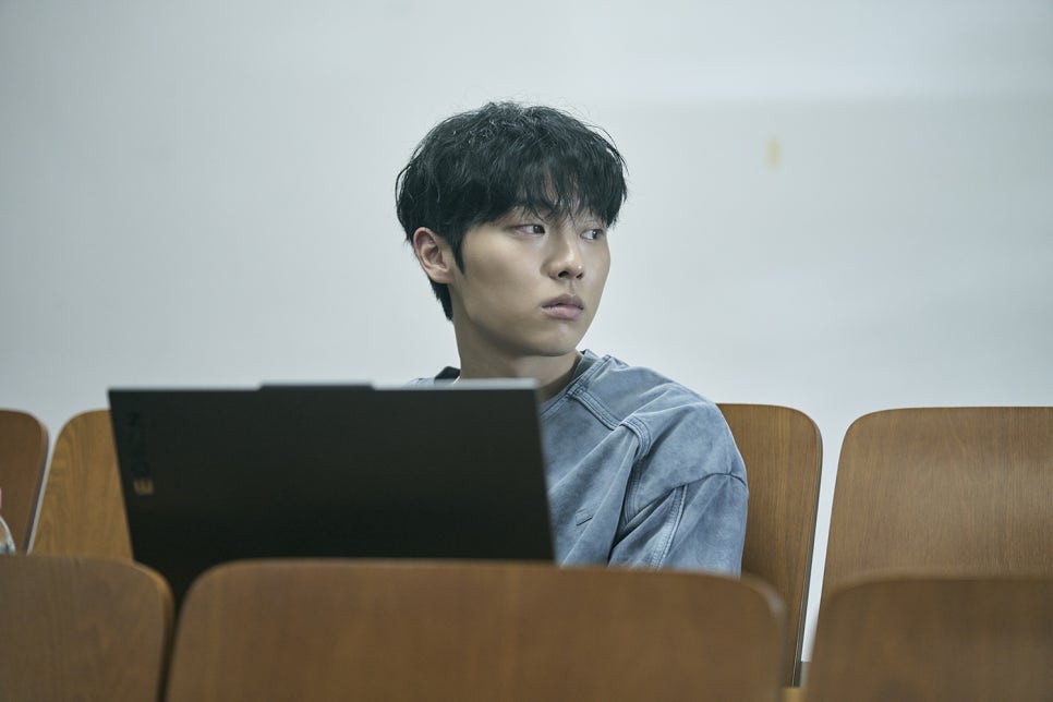 정신 차렸나 했는데... 꽁초 투기 신체 노출 이어 이번엔 만취 라이브 논란 일으킨 톱배우 사람들 반응 이미지 1