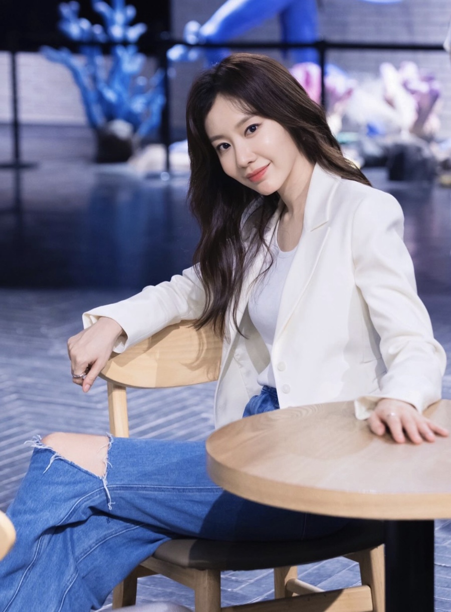예전 얼굴이 하나도 없네.. 모든 남자들의 이상형이었던 연예인 근황 패션 예전과 완전히 달라졌다 이미지 3